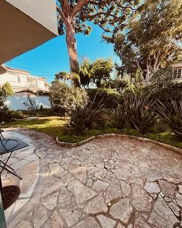 Agreable 2 Pieces Avec Terrasse Et Jardin 아파트 칸느