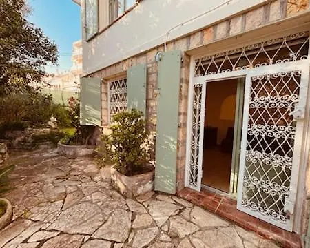 Agreable 2 Pieces Avec Terrasse Et Jardin 아파트