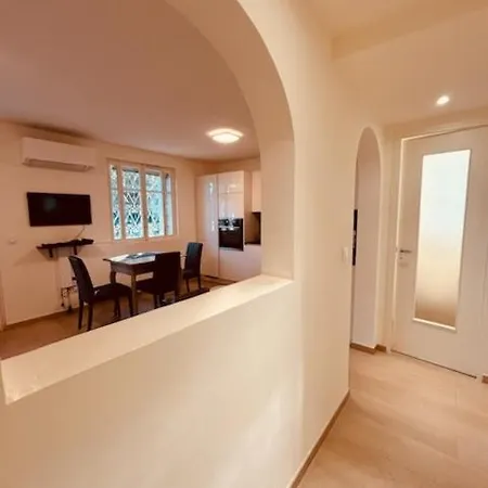 Agreable 2 Pieces Avec Terrasse Et Jardin * 칸느